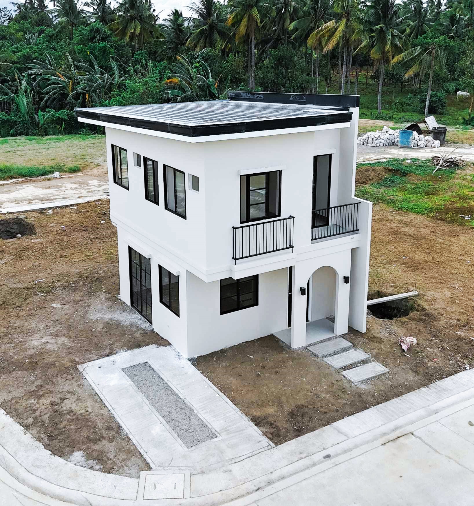 pic of santevi single attached